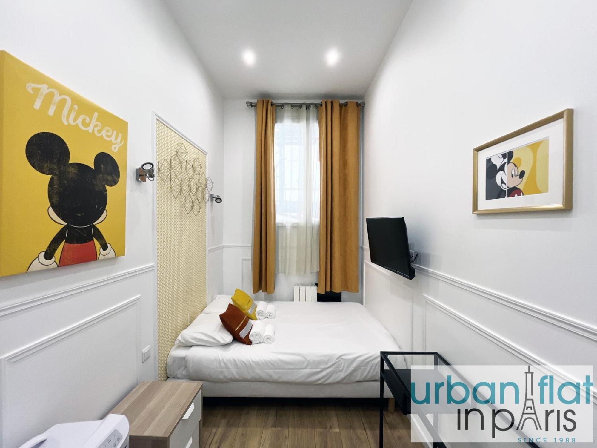 72 - Mermoz Mickey Mouse Paris Exterior photo